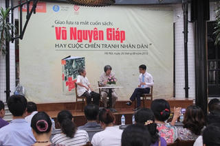 Giao lưu ra mắt cuốn 'Võ Nguyên Giáp hay cuộc chiến tranh nhân dân'