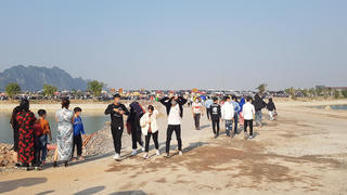 Không tổ chức khai hội, chùa Tam Chúc vẫn đông kín khách du xuân