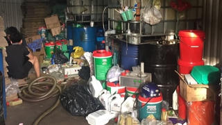 TP Hồ Chí Minh: Khởi tố đường dây sản xuất, buôn bán dầu nhớt giả