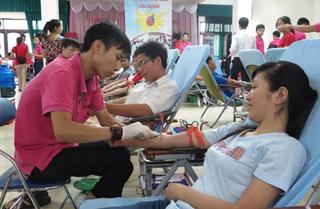 Nam Định: Hơn 1.700 người tham gia “Ngày hội hiến máu tình nguyện năm 2015”