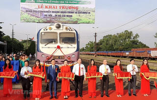 Đường sắt chạy thêm đoàn tàu container nhanh hành trình 40 tiếng