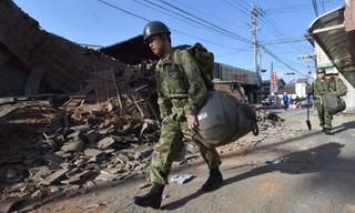 Nhật đẩy mạnh chiến dịch cứu hộ sau trận động đất thứ hai