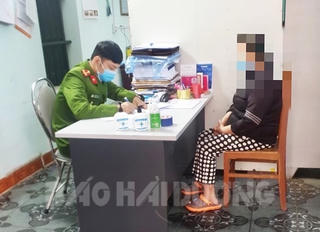 Đang cách ly phòng dịch vẫn ra chợ bán thịt lợn
