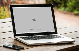 Hàng loạt MacBook trở thành 'cục gạch' sau khi nâng cấp phần mềm