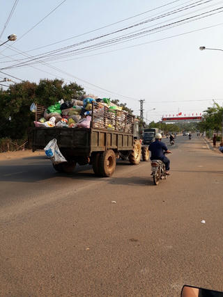 Đắc Lắc: Dùng xe 'độ chế' gom rác gây ô nhiễm môi trường