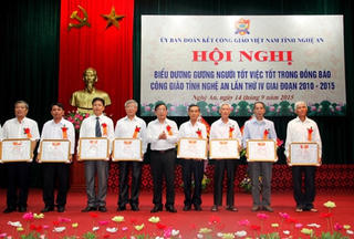 Biểu dương người tốt, việc tốt trong đồng bào công giáo