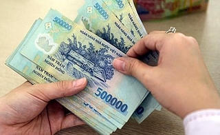 Người lao động bị xử lý kỷ luật có bị kéo dài thời hạn nâng lương không?