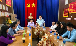 Kêu gọi doanh nhân chung tay hỗ trợ người nghèo