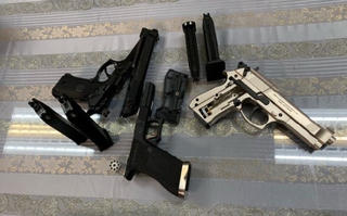 Bắt giữ hành khách vận chuyển súng trái phép