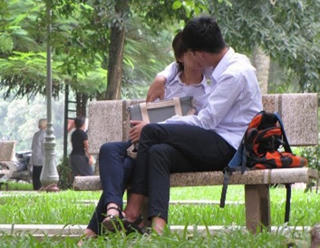 Quan hệ tình dục sớm - Hệ luỵ khó lường