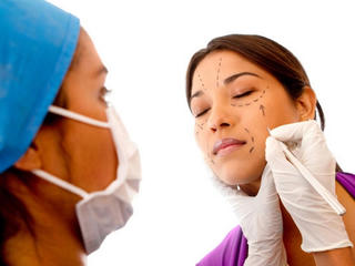 Coi chừng làm đẹp thành… xấu