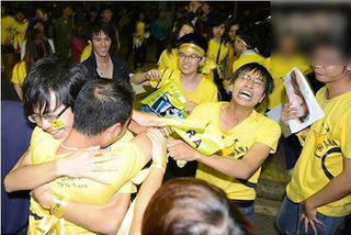 Hội chứng fan cuồng hay những hố tử thần của văn hóa