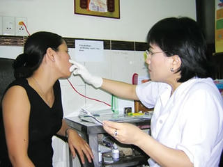 Hỏng da từ việc dùng mỹ phẩm trôi nổi