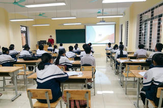 Phụ huynh Hà Nội phấn khởi khi trường học dần mở cửa
