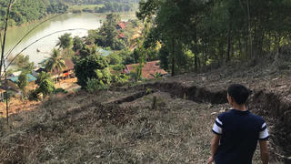 Nứt núi, hàng chục hộ dân bị đe dọa