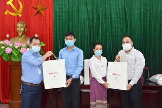 Hơn 400 suất quà hỗ trợ lưu học sinh nước ngoài giữa mùa dịch