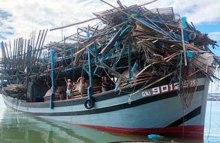 Tàu hàng đâm tàu câu mực của ngư dân ở Quảng Nam