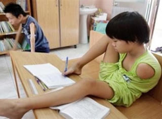 Hỗ trợ nạn nhân bom mìn sót lại sau chiến tranh