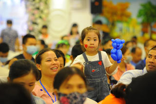 'Hạnh phúc sẻ chia' của các gia đình hiếm muộn