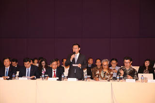 Phó Thủ tướng Vương Đình Huệ gặp gỡ các học giả, doanh nghiệp Indonesia