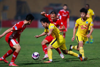 Viettel 0-3 Hoàng Anh Gia Lai: Công Phượng lập siêu phẩm