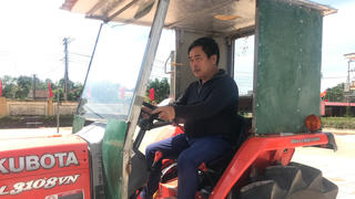 'Ông Mặt trận' dầm mình xuyên ngày đêm cứu giúp dân trong bão lũ