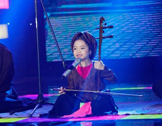 Ca nương nhí Tú Thanh lập kỷ lục Guiness Việt Nam