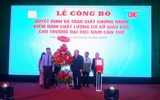ĐH Nam Cần Thơ nhận giấy chứng nhận kiểm định chất lượng cơ sở giáo dục