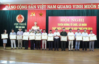 Nam Định: Tuyên dương 186 tổ chức, cá nhân thực hiện tốt nghĩa vụ nộp thuế năm 2014