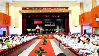 Khai mạc Hội nghị BCH Đảng bộ TP HCM lần thứ 14: ‘Đầu tàu kinh tế’ khó đạt mục tiêu tăng trưởng