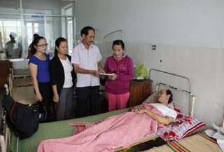 Quảng Nam: Xí nghiệp Vận tải, hỗ trợ gia đình anh Đức 4 triệu đồng