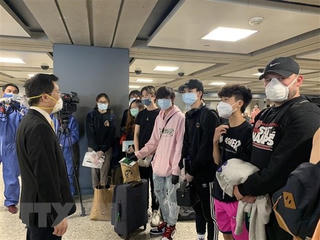 'Sinh viên Việt Nam cần bình tĩnh trước quy chế mới của ICE'