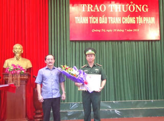 Khen thưởng lực lượng triệt phá đường dây mua bán ma túy xuyên biên giới