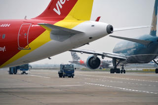 Các hãng hàng không đồng loạt tăng giá vé máy bay từ ngày 1/10