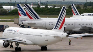 Air France cắt giảm nhiều chuyến bay vì đình công