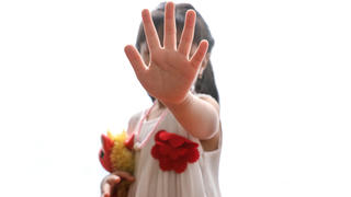 Những đứa trẻ sống trong ‘bão’