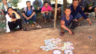 12 con bạc sát phạt nhau trước cổng chùa Hương Tích Hà Tĩnh