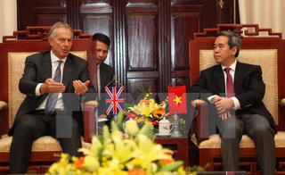 Thống đốc Nguyễn Văn Bình tiếp cựu Thủ tướng Anh Tony Blair