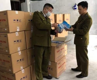 Thanh niên Trung Quốc thuê biệt thự 'gom' khẩu trang y tế