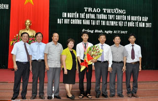 Trao thưởng 30 triệu cho học sinh đạt Huy chương Vàng Olympic Vật lý Quốc tế