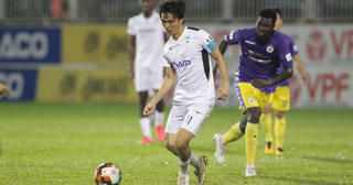 Tiền vệ Tuấn Anh báo tin vui với HLV Kiatisuk trước thềm đại chiến Hà Nội