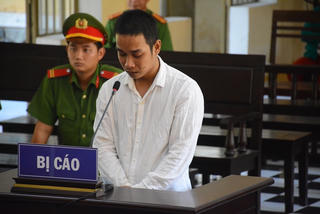 Tưới xăng đốt vợ, người chồng lĩnh 15 năm tù