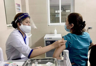 Rà soát, tổ chức tiêm vét vaccine phòng Covid-19 đủ liều cho người từ 12 tuổi trở lên