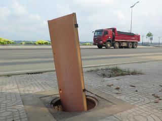 Quảng Ngãi: Nắp cống thoát nước bị mất hàng loạt