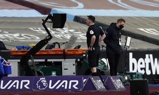 West Ham 0-1 Chelsea: Lingard 'tắt tiếng' và chiếc thẻ đỏ tranh cãi