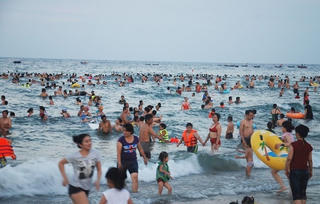 Đà Nẵng khuyến cáo du khách hạn chế tắm biển