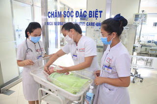Thừa Thiên – Huế: Kịp thời cứu sống 2 mẹ con sản phụ mắc Covid-19 nguy kịch