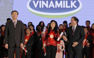 Vinamilk tiếp tục được bình chọn Thương hiệu mạnh của Việt Nam năm 2015
