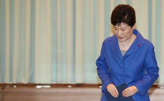 Tổng thống Park Geun-hye làm gì, ở đâu lúc xảy ra thảm họa phà Sewol?