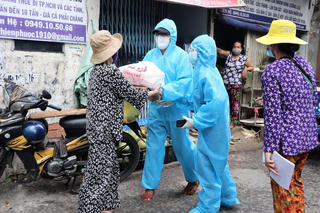 Tình người trong đại dịch